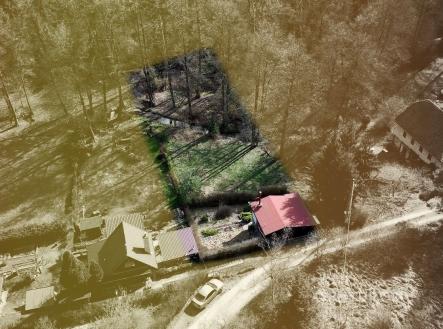 Zahrada s chatou na lesním pozemku, okolní příroda, klidná lokalita, vhodné pro rekreaci a relaxaci. | Prodej - chata/rekreační objekt, 39 m²