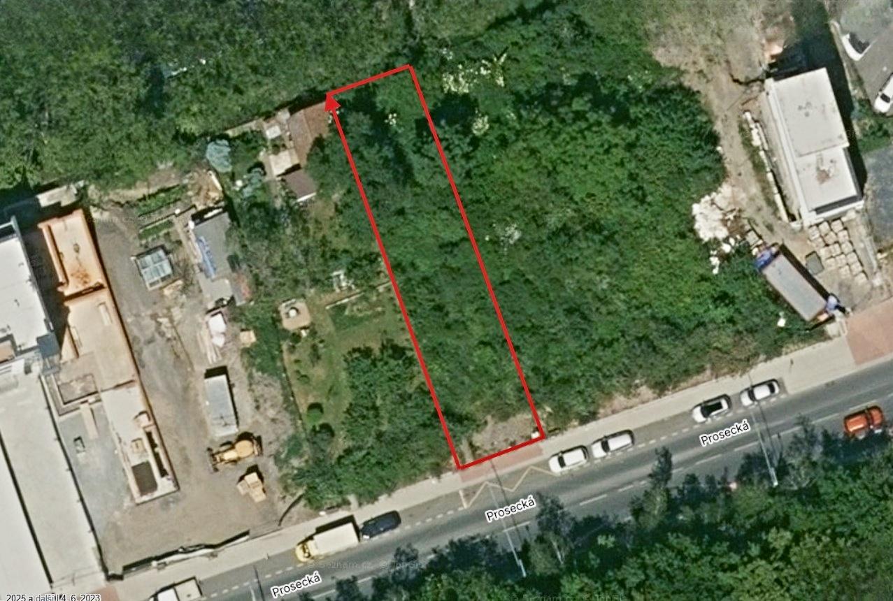 mapa leteck se zakreslenm pozemkem.jpg
