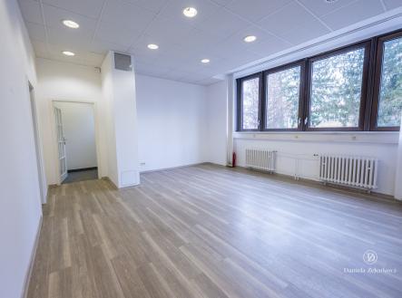Pronájem - kanceláře, 86 m²