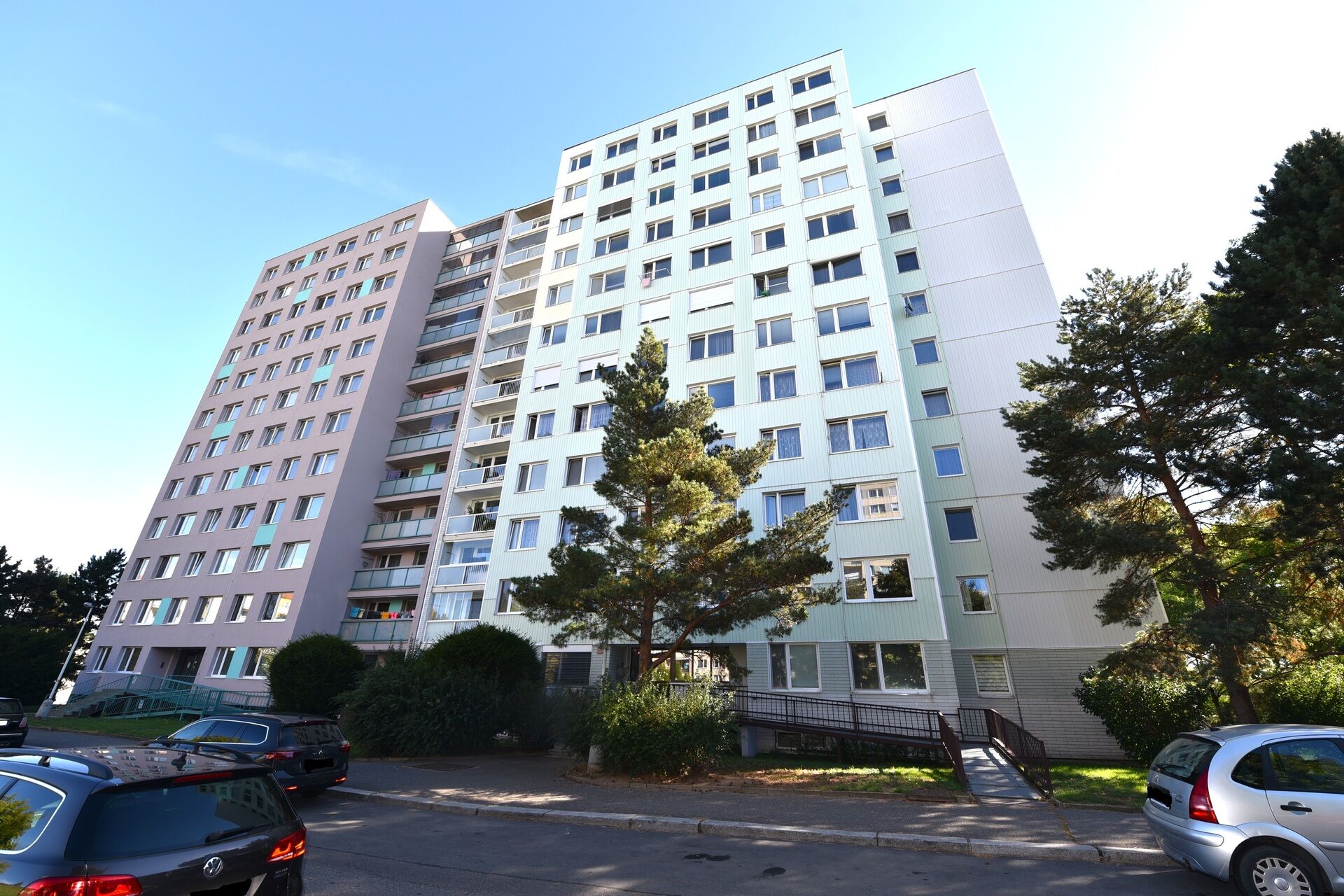 Hezký byt 3+1/lodžie, sklep, OV, 77 m2, ul. Boloňská, P10 - Horní Měcholupy