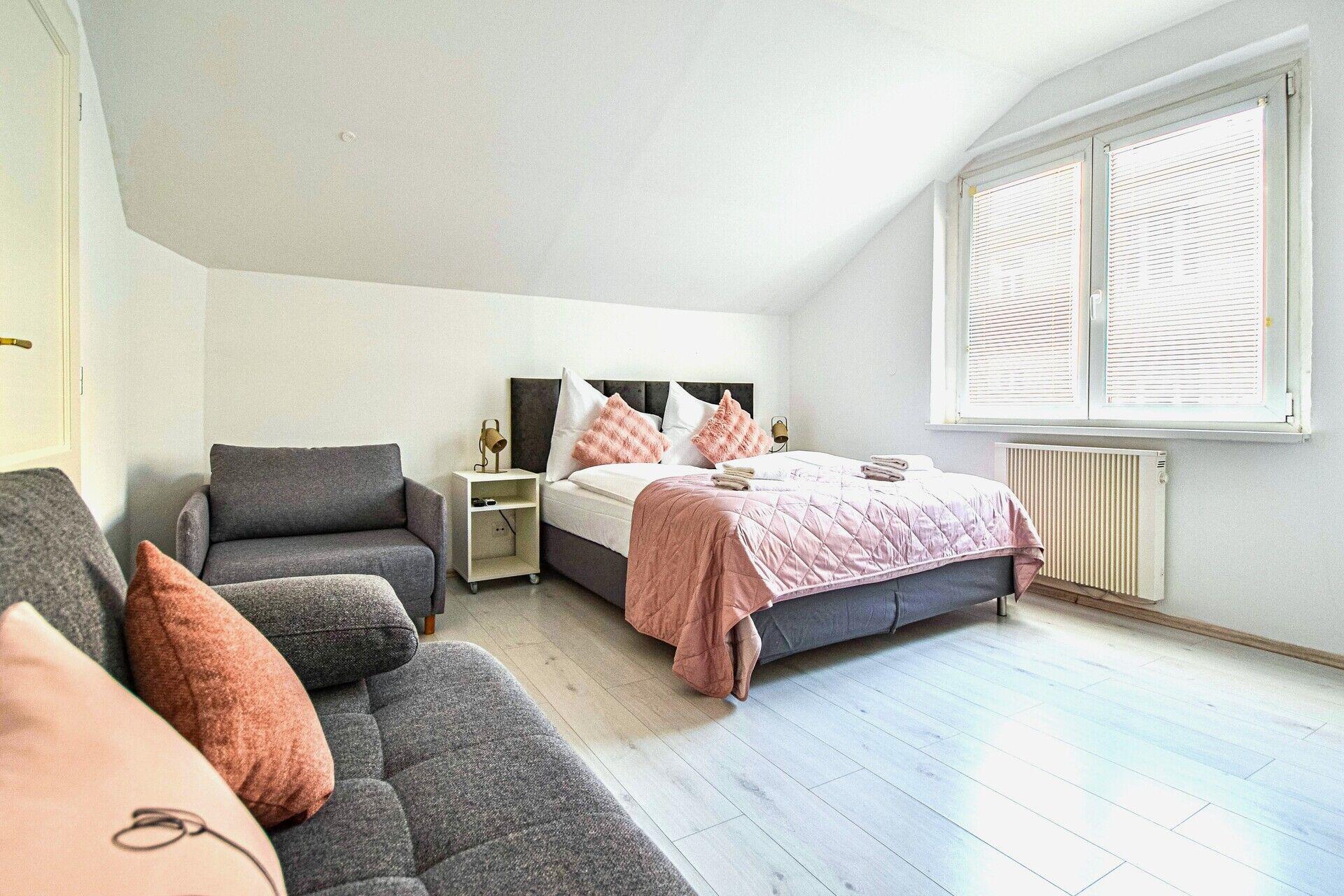 Zrekonstruovaný byt 2+1/zimní zahrada, 55,2 m2, ul. Školská, P1 - Nové Město