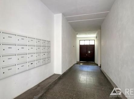 AN dům 1 vstup 2.jpg | Prodej bytu, 1+1, 40 m²