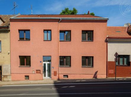 . | Prodej - nájemní dům, 158 m²