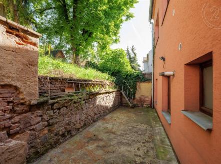 . | Prodej - nájemní dům, 333 m²