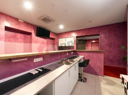 Pronájem - komerční objekt, nákupní středisko, 230 m²