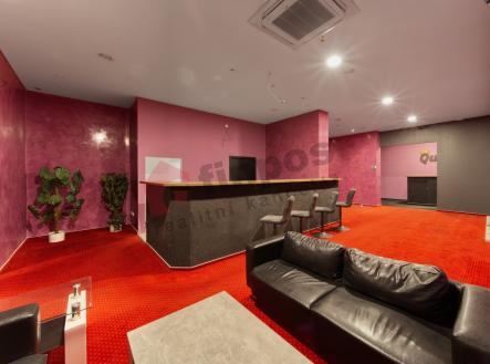 Pronájem - komerční objekt, nákupní středisko, 230 m²