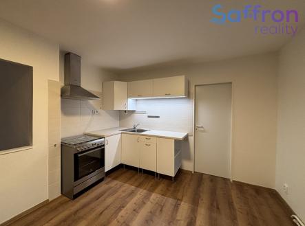 kuchyně a vstup do koupelny | Pronájem bytu, 3+1, 70 m²