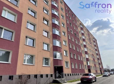 pohled na dům z ulice Tachovská | Pronájem bytu, 3+1, 62 m²