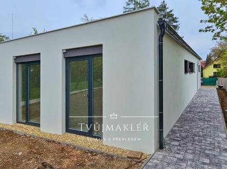 chodník (2) | Prodej - dům/vila, 110 m²