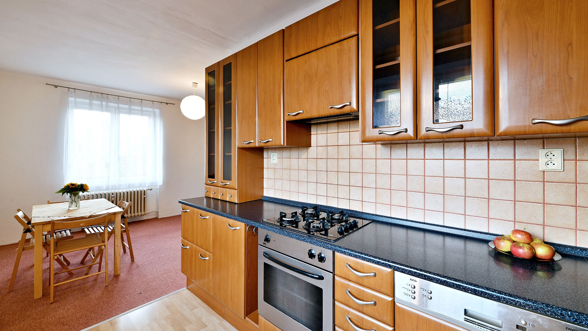 Dlouhodobý pronájem bytu 2+kk, 53m², balkon 3m², sklep 4m², OV, Praha Kbely.