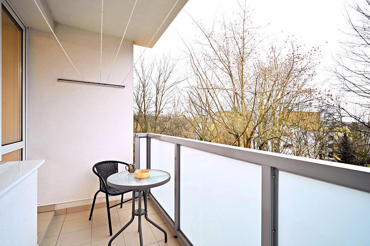 Pronájem bytu 3+1, 69 m², včetně zasklené lodžie, plus sklep 6 m², výtah, OV, Praha Hlubočepy.