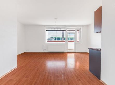 Světlý obytný prostor s velkou zimní zahradou | Prodej bytu, 1+kk, 38 m²