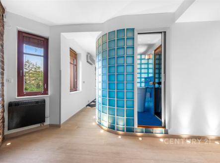 . | Pronájem bytu, 2+kk, 63 m²