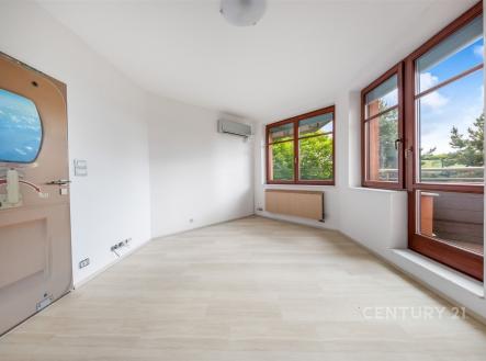 . | Pronájem bytu, 2+kk, 54 m²
