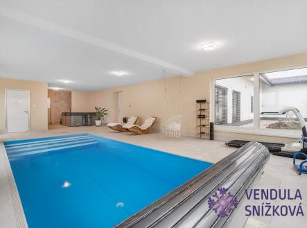 bazén | Prodej - dům/vila, 331 m²