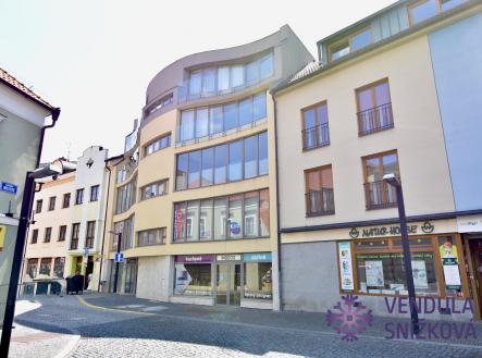 pohled na dům | Pronájem bytu, 3+kk, 134 m²