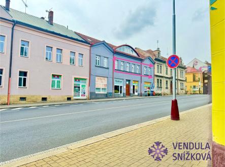 pohled na dům a prostor | Pronájem - kanceláře, 100 m²