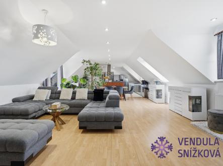 obývací pokoj s kuchyní - podkroví | Prodej - dům/vila, 533 m²