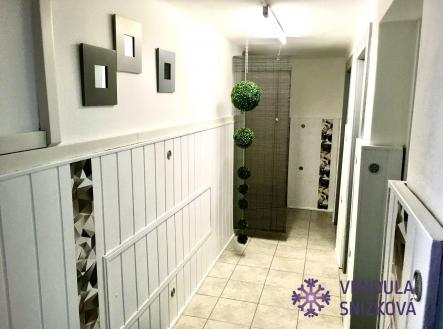 chodba | Pronájem - obchodní prostor, 25 m²