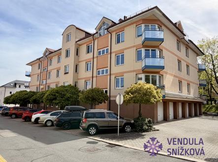 pohled na dům | Pronájem - obchodní prostor, 23 m²