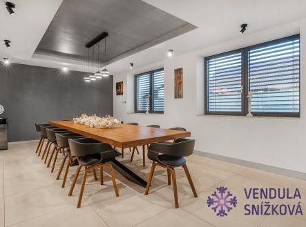 jídelna | Prodej - dům/vila, 331 m²