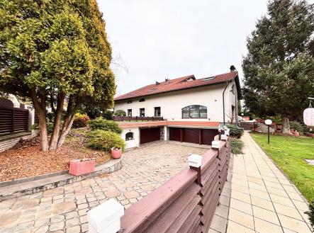 . | Prodej - dům/vila, 962 m²