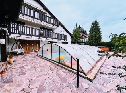 . | Prodej - dům/vila, 962 m²