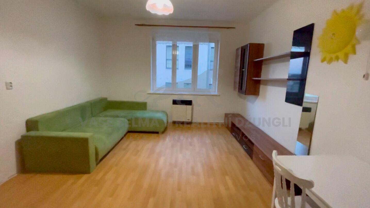 Pronájem 1+kk 35 m2 se společnou zahrádkou, Praha 5 - Smíchov