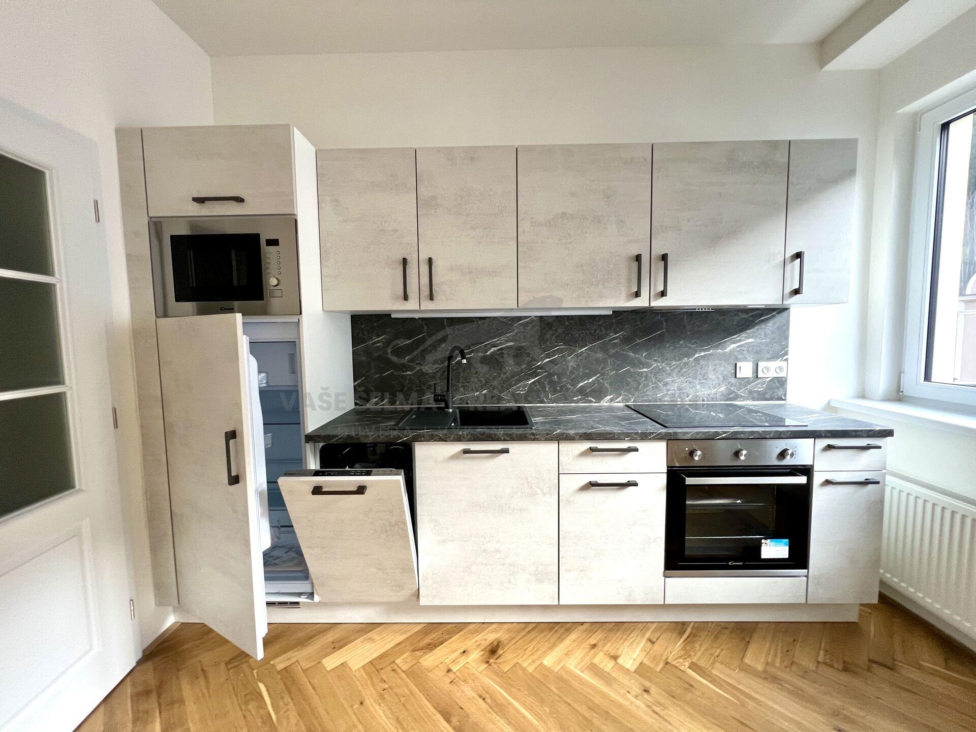 Pronájem 1+kk 29 m² zrekonstruovaný s 2 balkóny, Jáchymov