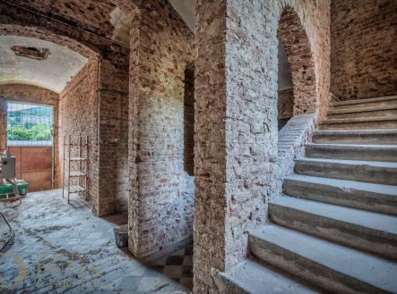 P1102738-HDR | Prodej - nájemní dům, 911 m²