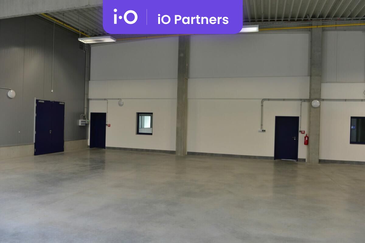 Pronájem - výrobně/ skladovací prostor, 1110 m² - 2440 m²