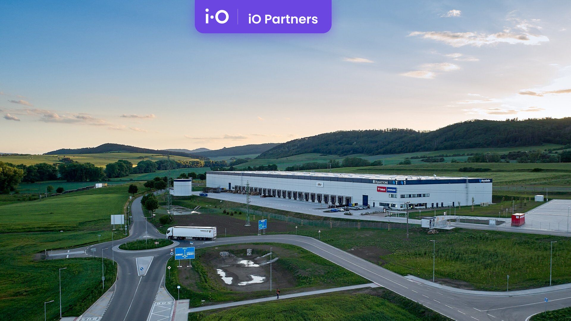 Pronájem - výrobně/ skladovací prostor, 5000 m² - 25 000m²