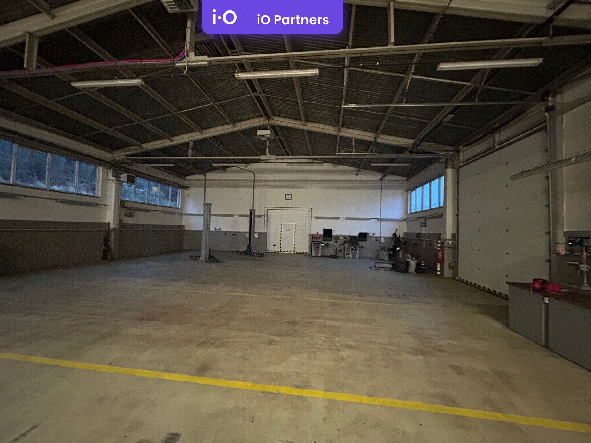 Pronájem - výrobně/ skladovací prostor, 282 m²
