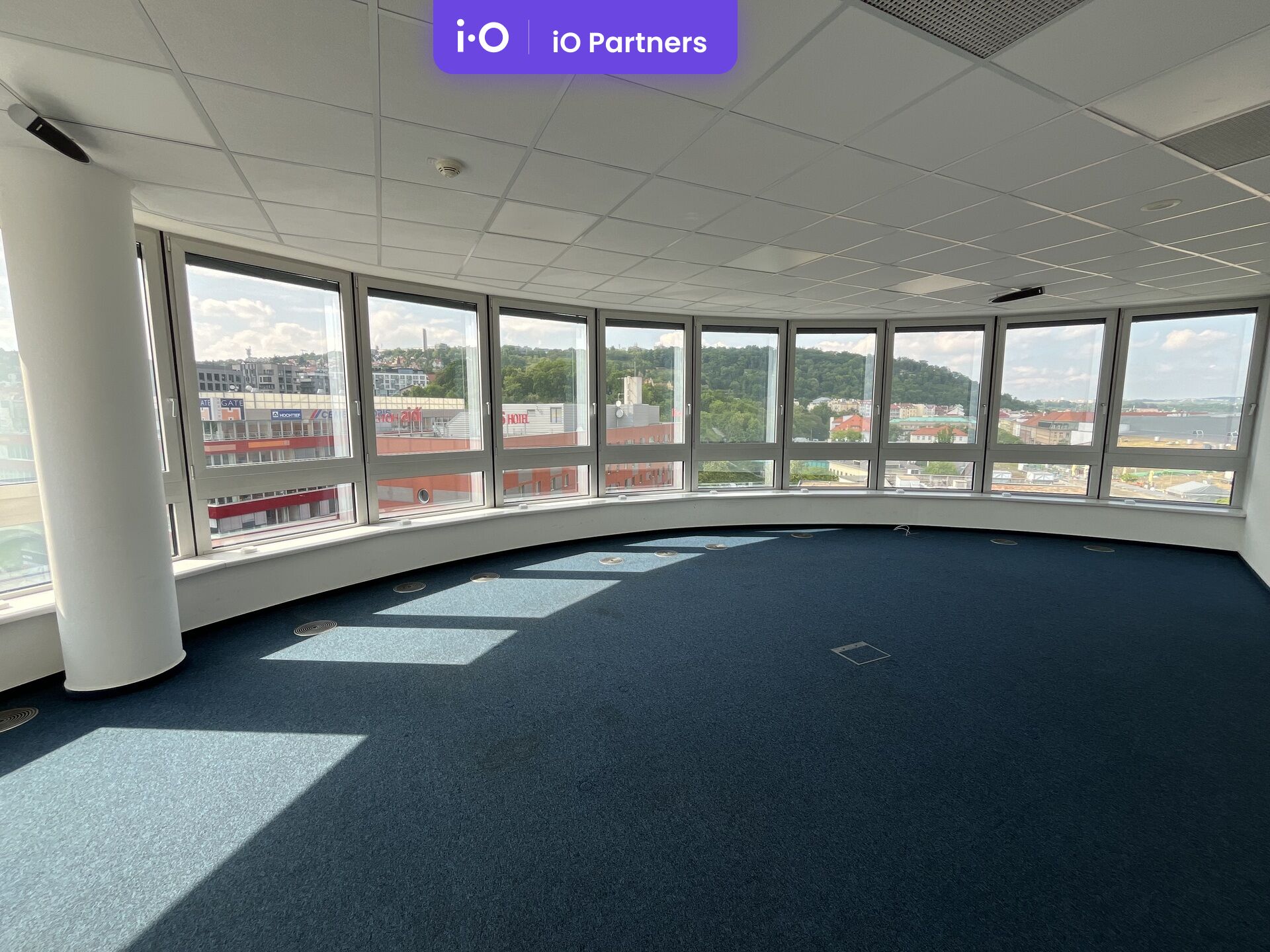 Pronájem exkluzivních kancelářských prostor na Praze 5 - 1180 m² s terasami