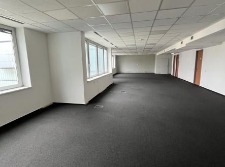 Pronájem - kanceláře, 375 m²