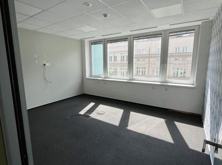 Pronájem - kanceláře, 375 m²