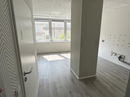 Pronájem - kanceláře, 375 m²