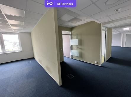 Pronájem - kanceláře, 379 m²