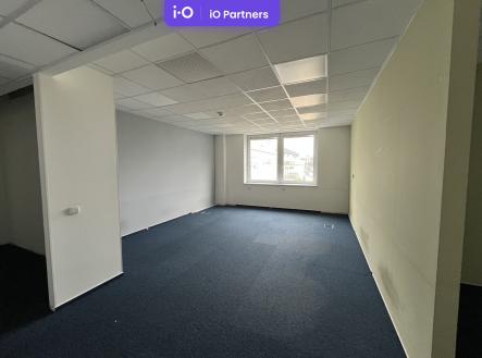Pronájem - kanceláře, 379 m²
