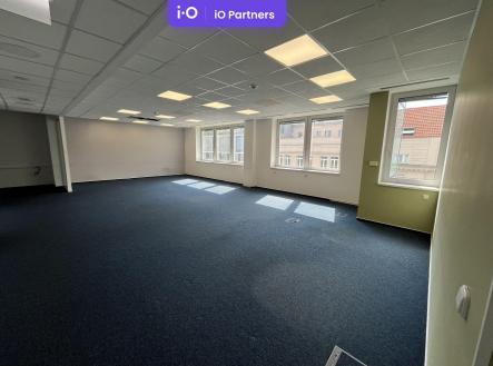 Pronájem - kanceláře, 360 m²