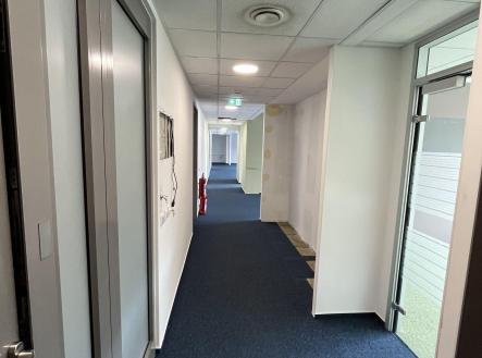 Pronájem - kanceláře, 360 m²