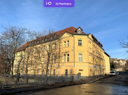 Pronájem - kanceláře, 526 m²