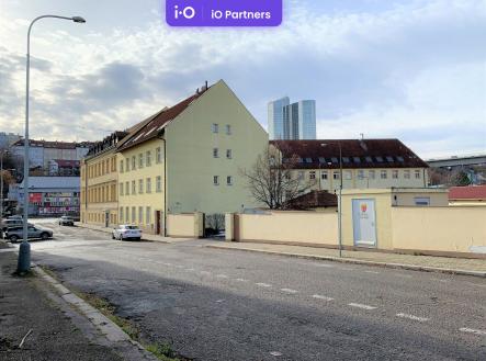 Pronájem - kanceláře, 526 m²