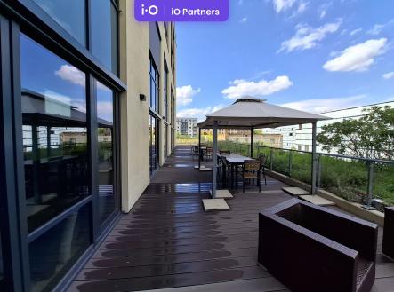 Pronájem - kanceláře, 879 m²