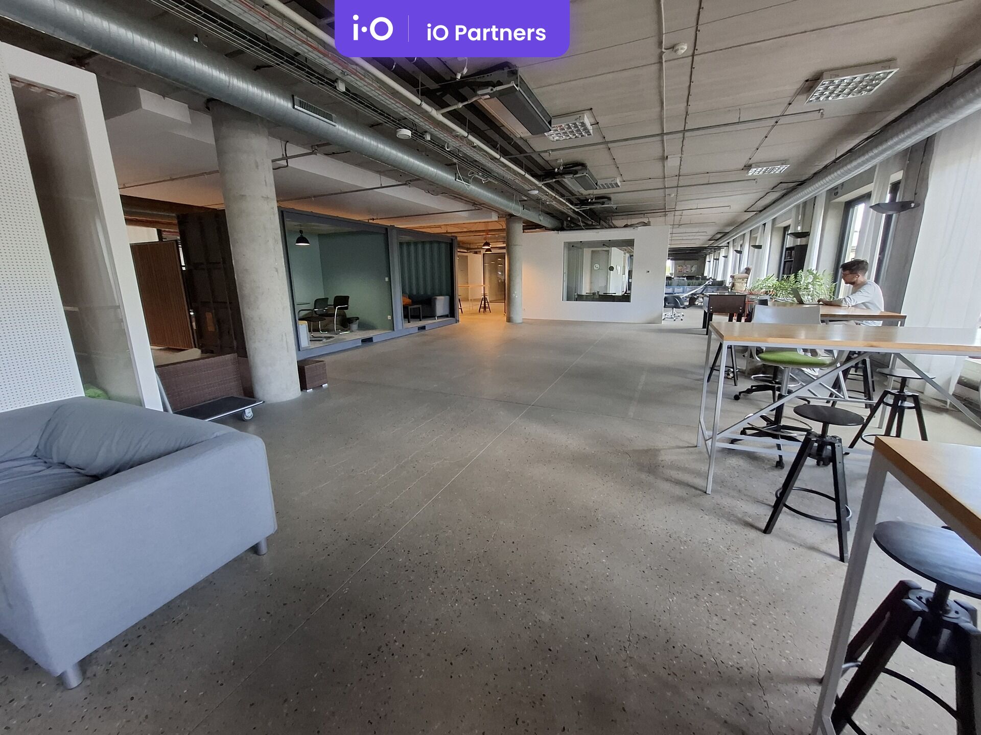 Podnájem exkluzivních kancelářských prostor v Karlíně - 879 m²