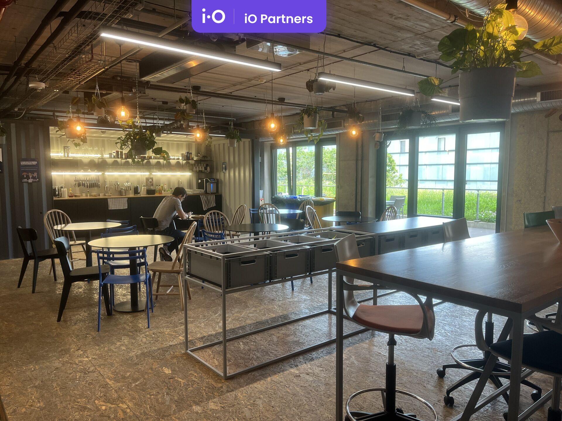 Podnájem/postoupení exkluzivních kancelářských prostor v Karlíně - 1797 m²