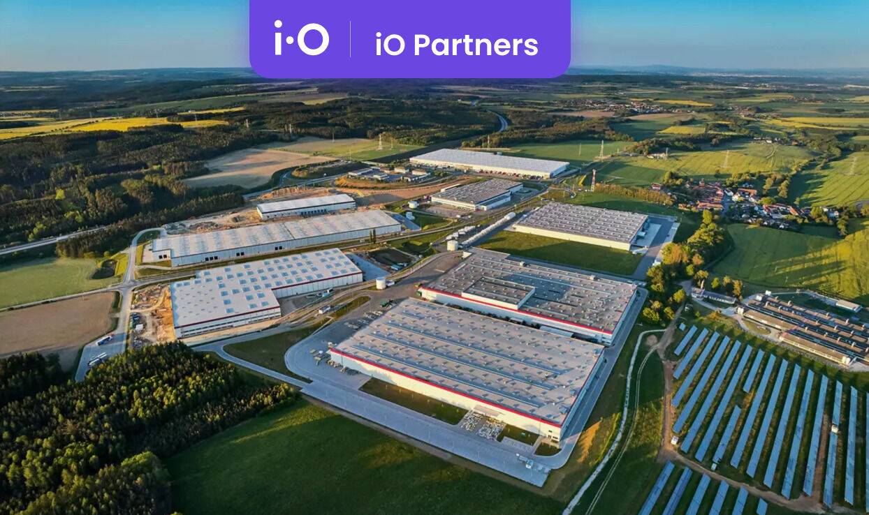 Pronájem - výrobně/ skladovací prostor, 5000 m² - 18 000  m²