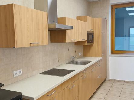 Pronájem - kanceláře, 350 m²