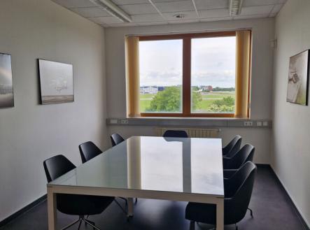 Pronájem - kanceláře, 350 m²