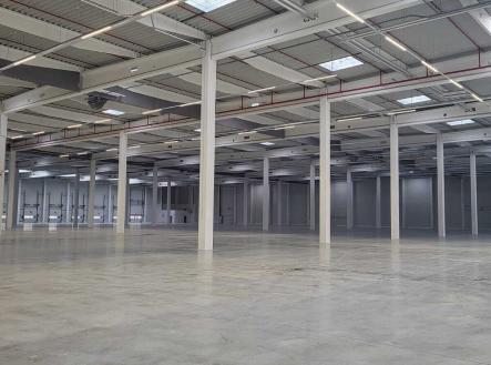 Pronájem - skladovací prostor, 2 000 m²